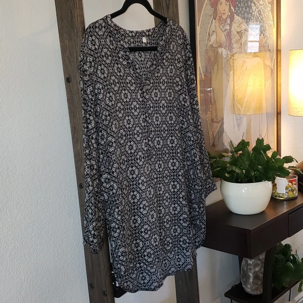 3/$12 Blouse Tunic V Neck Button Down Black Grey White XL-runs small - Picture 6 of 13